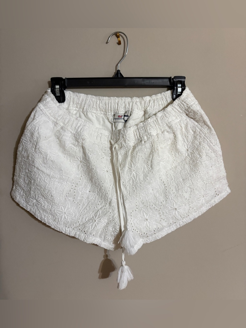 Like New, Women’s Vineyard Vines White Cotton eyelet shorts, Size Small